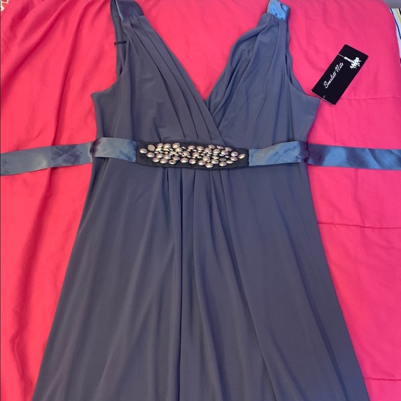 Dress - Picture 1 of 4